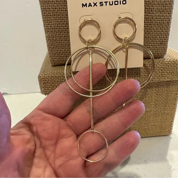 NWT Max Studio Earrings - big gold tone circles - Picture 6 of 7